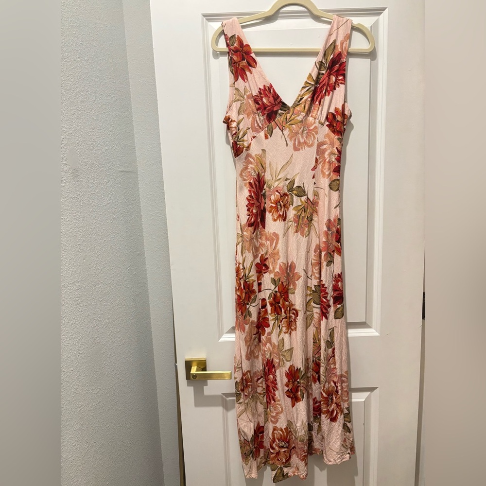 Elegant Floral Linen Maxi Dress in Red and Pink Spring Wedding Guest - Picture 2 of 5